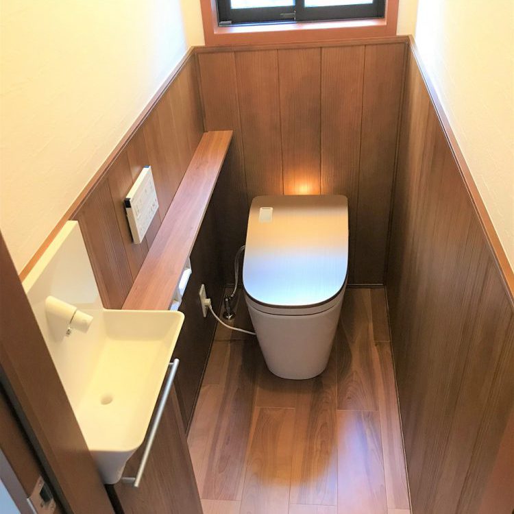 無垢材の腰壁 こだわりのトイレ空間 大阪市 S様邸 大阪府堺市の株式会社サニコン パナソニックリフォームクラブ